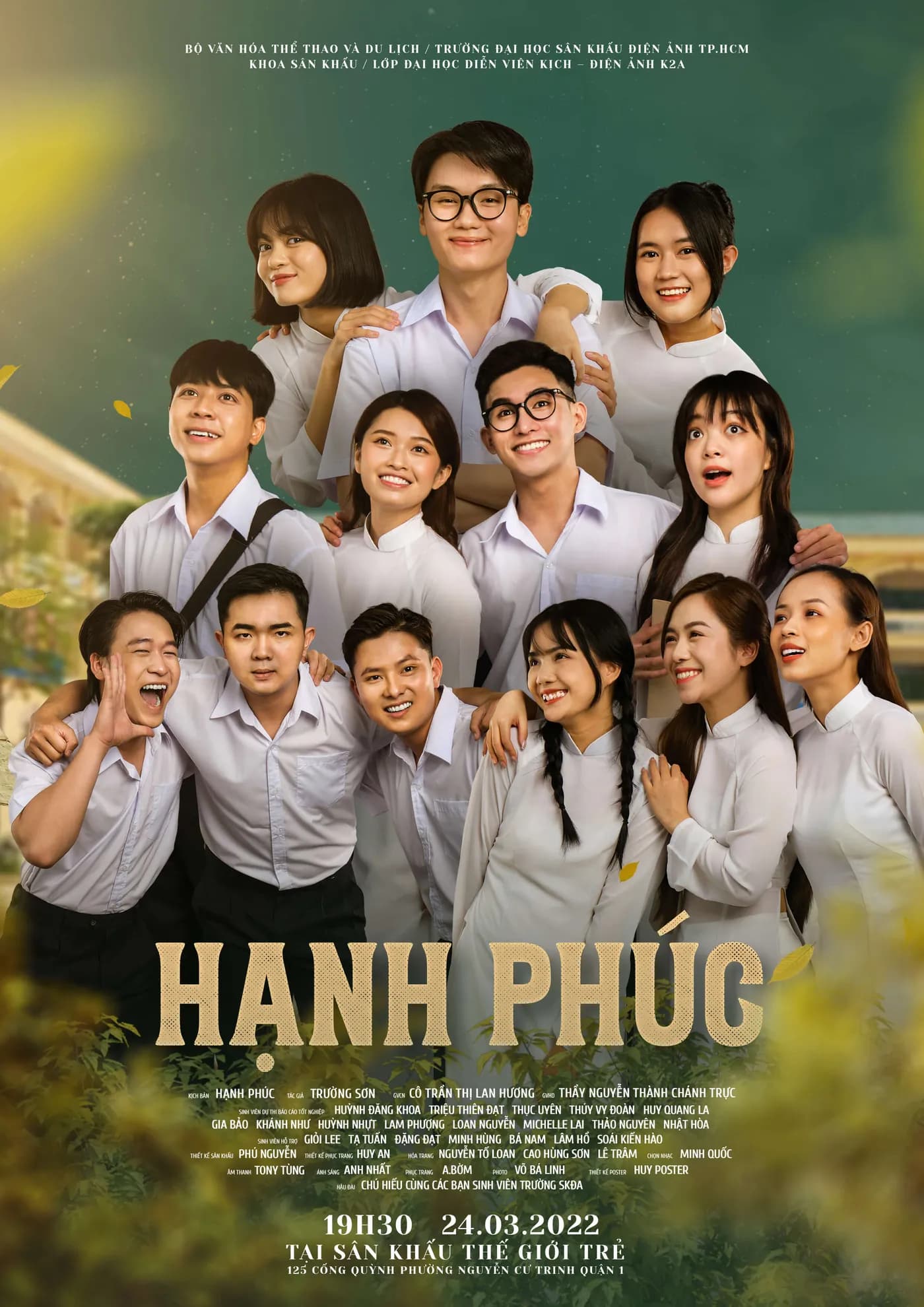 Poster Hạnh phúc với nhóm học sinh mặc áo trắng